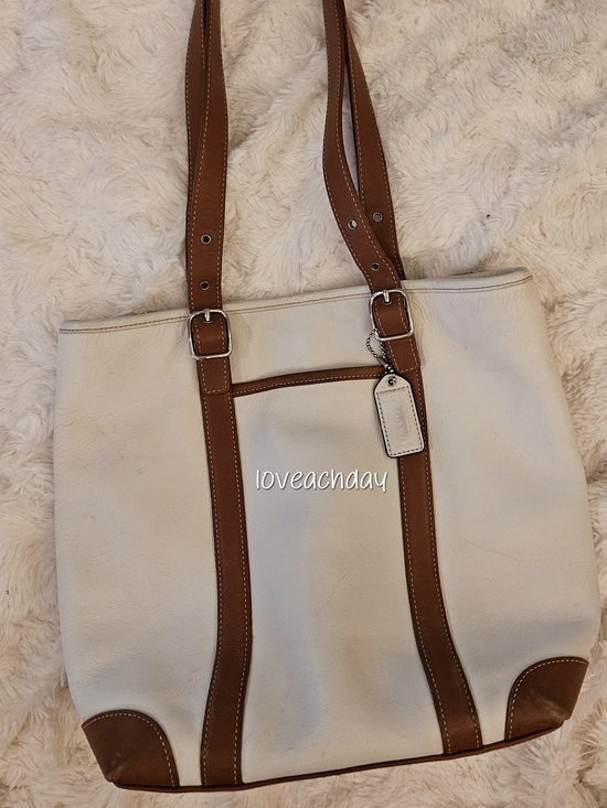 Coach Handbags - Coach✨️2004 Hamptons Two Toned Leather Tote Bag
